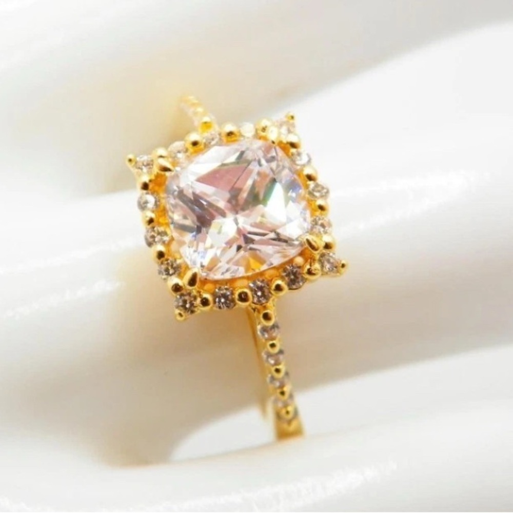 New 3.2g 925 14K Gold Plated Cushion Cut Halo Sim Diamond (CZ) Ring Size 7